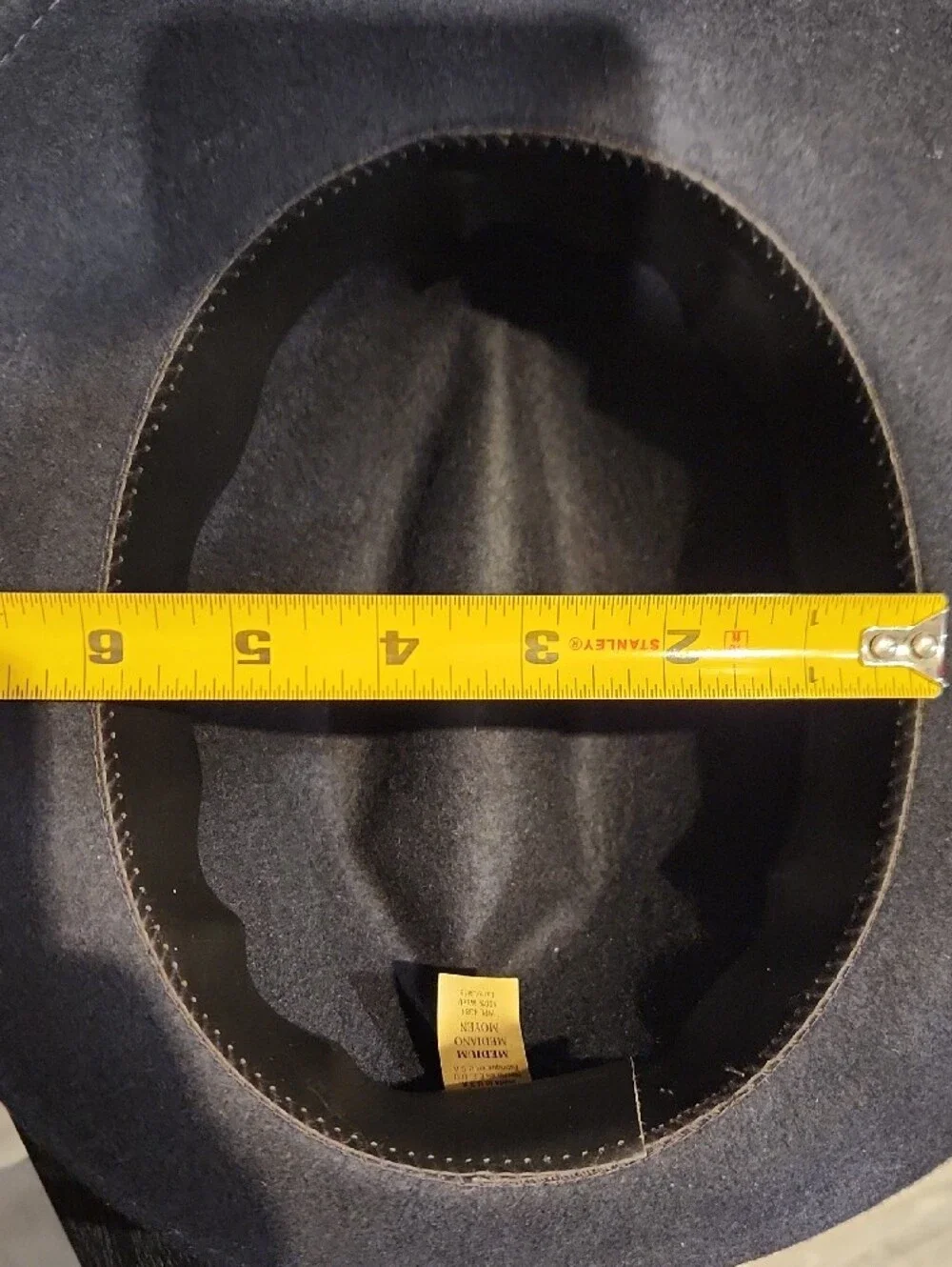 N/A black felt